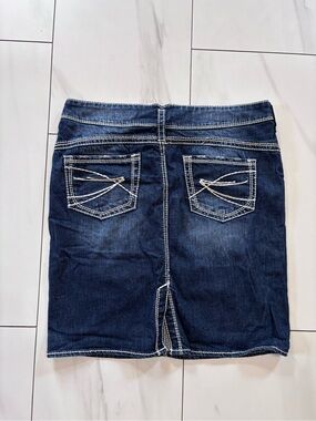 Silver Jeans Monroe Denim Skirt Size 31